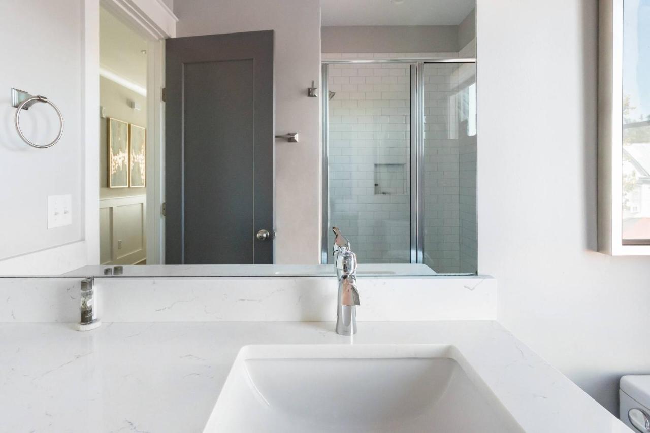 The Azalea Suite At 124 Spring Charleston Exterior photo